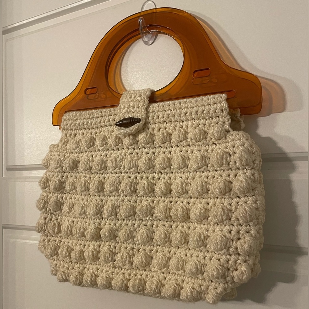 Vintage 60s Ivory Crochet Puff Stitch Handbag with Brown Lucite Handles - Picture 3 of 8